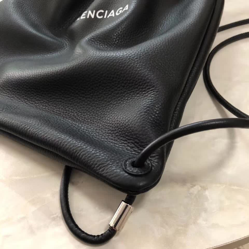 BALENCIAG巴黎世家 新品 抽繩背包  BL1556